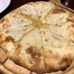 Asian Dining & Bar SAPANA - チーズナン