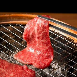 【旨味】じゅわりととろける繊細な脂。一枚ずつ焼き上げてご提供