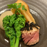 帰燕 - 炊き合わせ：筍、海老芋、ローストビーフ、菜の花 ローストビーフの炊き合わせ？って思ったんですが、合う。 ローストビーフが香ばしくて柔らかい。海老芋ねっとりと。