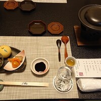 大和屋本店 - テーブルの上はこのようにセッティングされてます