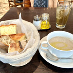 ザ シティ ベーカリー ブラッスリー ルービン - 食べ放題のパンと本日のスープ