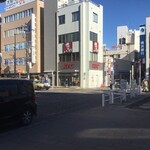 Kentakki Furaido Chikin - 向かい側には横浜銀行があります。
