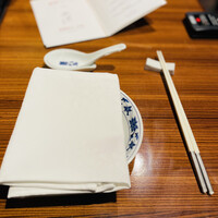 横浜中華街 重慶飯店 本館 - テーブルセッティング