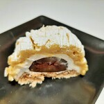 ショコラトリー・パティスリー ソリリテ - 素朴な甘味の和栗ペーストに、メープル風味の生クリームや珈琲豆入りのメレンゲ、ねっとり蜜がしみ込む渋皮栗が相性抜群