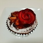 ショコラトリー・パティスリー ソリリテ - りんごのバラが可愛い！秋田の農家さんから届いたクッキングアップル紅の夢を使った、季節の焼き込みタルト529円