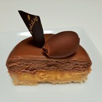 ショコラトリー・パティスリー ソリリテ - こっくりミルキーなミルクチョコムースと、フルーティーな酸味のホワイトチョコクリーム、発酵バター香るサクサクタルト