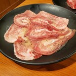 Kokusangyuu Yakiniku Tabehoudai Nikushou Sakai - 