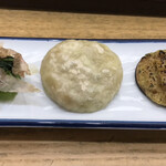 藤木庵 - 蕎麦前三昧　一口おやき、ほうれん草漬物、そば焼き味噌　530円