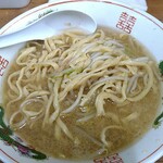 ラーメン二郎 - スープの中で野菜も旨みを増します