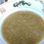 ラーメン二郎 - 美しくも濃厚なスープ