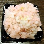 貴餅 - 初明り　210円　新年の鮮やかな初日の出をイメージした和菓子