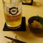 鳥ん坊 - ビールとお通し（ちょっと飲んでますが・・・）