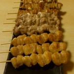 鳥ん坊 - 手前からぼんじり。セセリ・皮です。