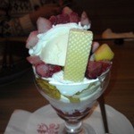 博多一番どり　居食家あらい - コケコッコパフェ、右側面です