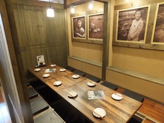 Jitokko Kumiai - 二階は、個室で大人数の時は、部屋を分けて取ることも出来ます。