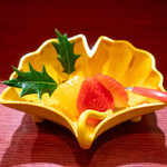 礼讃 - ロイヤルクイーン（苺） 紅マドンナ