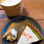 Fondant Miel - 抹茶チーズクリームタルトケーキ¥380。玄米甘酒ラテ¥480