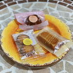 ふらんす菓子　コミネヤ - 焼菓子類＠チーズクッキー、ケーク・オ・ペーシュ（桃のケーキ）、フィナンシェ
