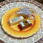 ふらんす菓子　コミネヤ - ニューヨークチーズケーキ、美粧石（カスタード）、栗のテリーヌショコラ