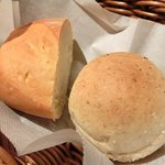カメレオン - 肉料理 1000円 の自家製パン