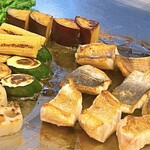 ステーキ 鉄板焼き Teppan&grill R - 鉄板上の鮮魚