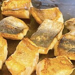 ステーキ 鉄板焼き Teppan&grill R - 鉄板上の鮮魚