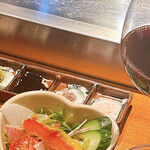 ステーキ 鉄板焼き Teppan&grill R - ステーキの薬味とサラダ