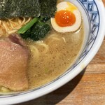 Ramen Hamashou - ライトで優しい味わいのスープ。