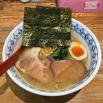 Ramen Hamashou - ラーメン750円麺硬め。海苔増し100円。