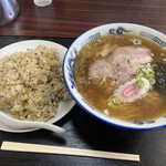 栄楽 - ラーチャー1000円　ボリューム！ラーメンうまい！