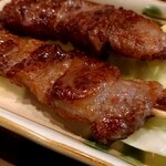 旬彩串揚げ 無我夢中 - 高千穂牛バラの串。