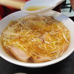 喜多方ラーメン 坂内 - ネギチャーシュー麺の食べかけ