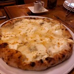 ピッツェリア パーレンテッシ - 【ピッツァ②】⚫クアットウロ・フォルマッジ