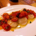 ピッツェリア パーレンテッシ - ⚫北海道オホーツクのホタテのカルパッチョプッタネスカソース