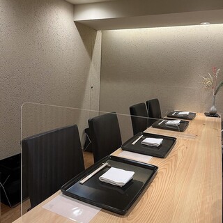 ４名様までご利用いただけるカンター席