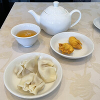香港 - 飲茶セット 揚げ餃子と追加の水餃子