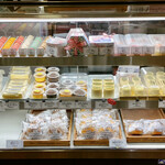 ふらんす菓子　コミネヤ - サブの冷蔵ケース