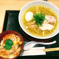 焼鳥 鳥せい 北浦和店 - 焼鳥 鳥せい　「鶏出汁そば（塩）」950円、セットの「親子丼」550円