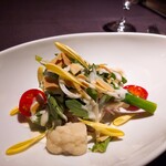KIHACHI - ⚫前菜
                「蒸し鶏と春菊、アーモンドのサラダ  ヨーグルトドレッシング」