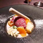 KIHACHI - ⚫デザート「苺のババロア  フランボワーズのアイス　ピスタチオクリーム」