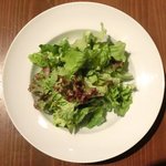 カメレオン - 肉料理 1000円 のサラダ