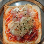 パン屋 ロキ - 玉子サラダデカ盛りピザトースト