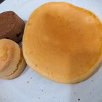 Sumuji Kafe Soleil - 本日の購入！プロテインパンケーキ一枚380円。プロテインスコーン各280円