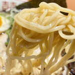 Taishuu Chuukasoba Kiraku - 麺は中細ストレート