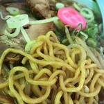 ラーメンさんぱち - 醤油ラーメンの麺をアップで