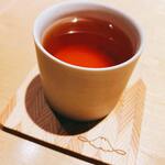 TTOAHISU - お茶に見えるがコンソメ。熱々！！