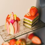 TEA AND BAR - Strawberry Afternoon Tea　期間：2022年1月8日(土)～5月8日(日)