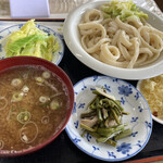 Teuchi Yamamoto Udon - 肉つけうどん500円＋キャベツ50円＋山菜50円