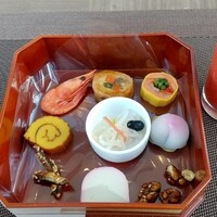 カフェ＆レストラン ヴァン - まずは【 はじまりの一皿 おせち風 】と
                    ウェルカムドリンク【 RGFJ 】