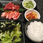 Jukusei Yakiniku Ichiban - ネギ塩、キムチ、サラダ、ごはん